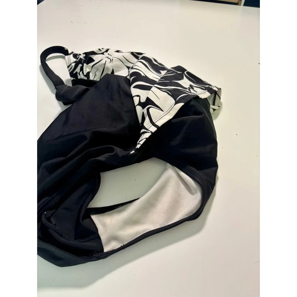 Jantzen One Piece Swimsuit 14 Black White Floral Surplice‎ Wrap Resort Vacation